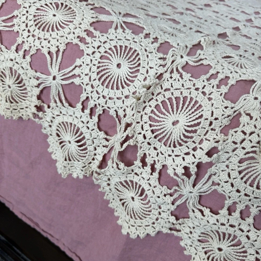 Hand Crocheted‎ Lace Bedspread Queen Neutral Scallop Blanket Vtg Handmade Beige
